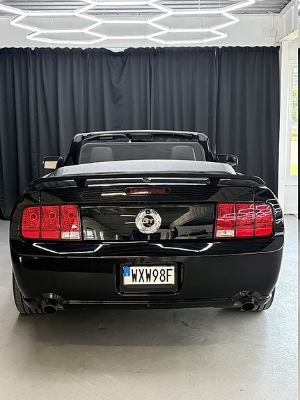 Ford Mustang 10 of 13