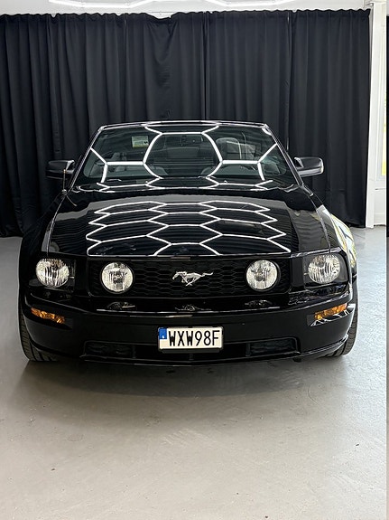 Ford Mustang 11 of 13