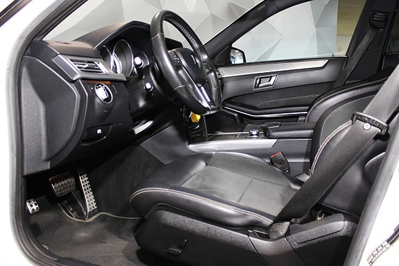 Mercedes-Benz E220 12 of 27