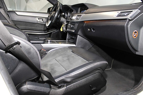 Mercedes-Benz E220 13 of 27