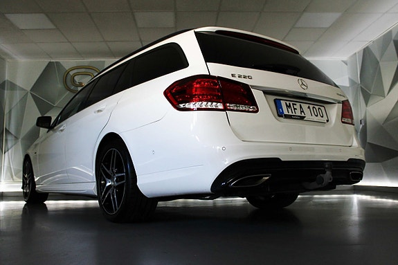 Mercedes-Benz E220 7 of 27