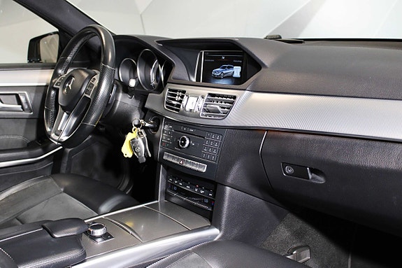 Mercedes-Benz E220 17 of 27