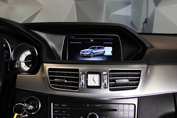 Mercedes-Benz E220 18 of 27