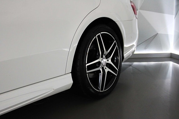 Mercedes-Benz E220 26 of 27