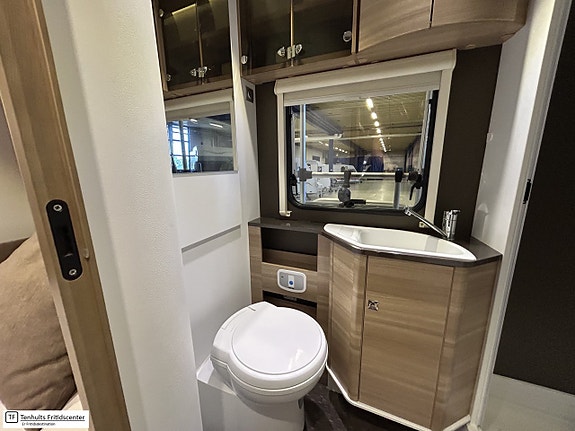 Adria Coral S 670SLT 17 of 18