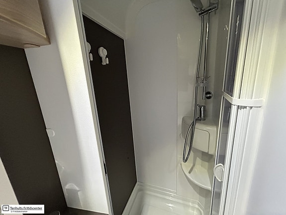 Adria Coral S 670SLT 18 of 18