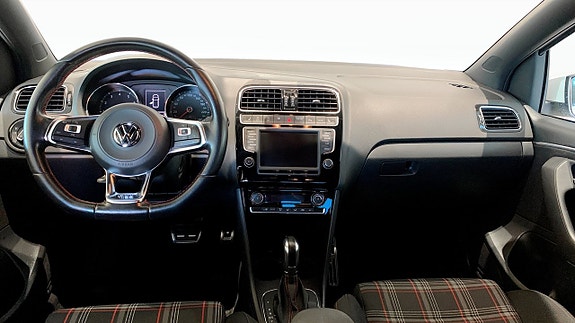 Volkswagen Polo 10 of 13