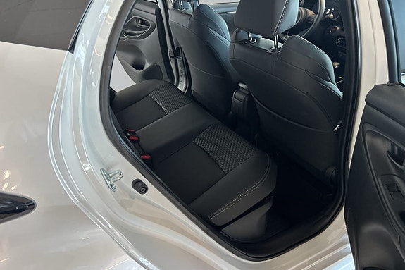 Toyota Yaris 8 of 10