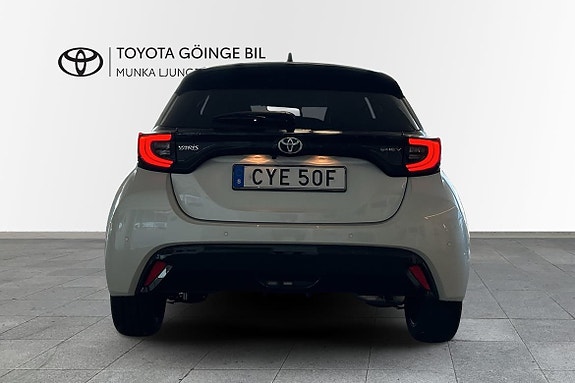 Toyota Yaris 5 of 10