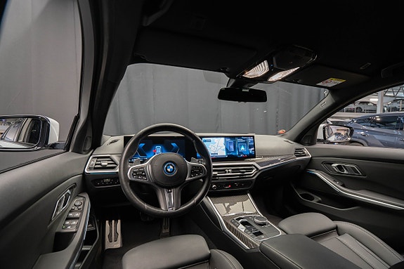 BMW 330e 12 of 28
