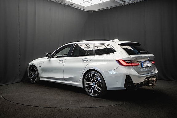 BMW 330e 9 of 28