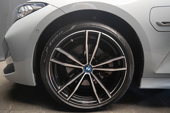 BMW 330e 11 of 28
