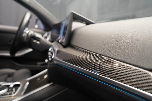 BMW 330e 18 of 28