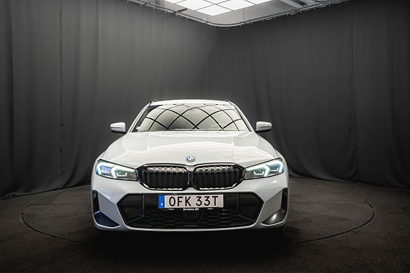 BMW 330e 4 of 5
