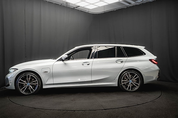 BMW 330e 10 of 28