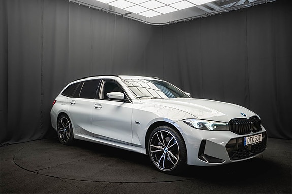 BMW 330e 5 of 5