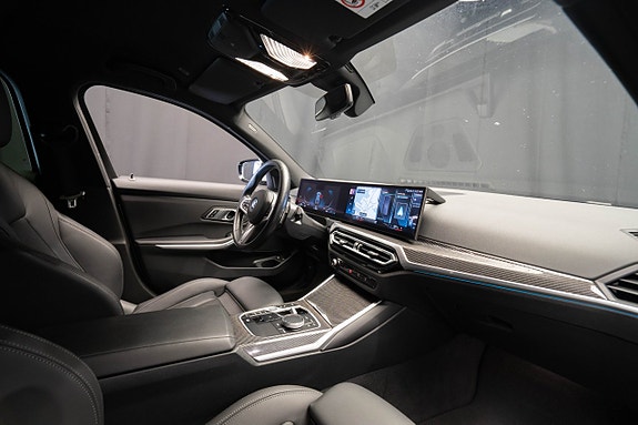 BMW 330e 13 of 28