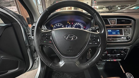 Hyundai i20 10 of 19