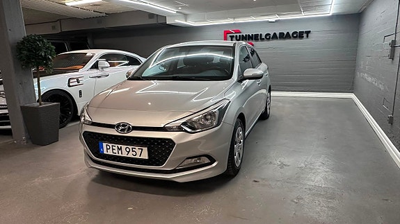 Hyundai i20 2 of 5