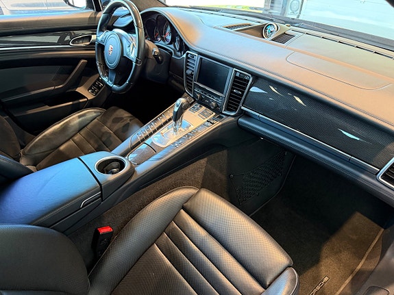Porsche Panamera GTS 14 of 16