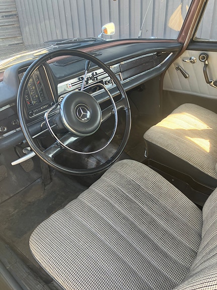 Mercedes-Benz 190 C 2 of 5
