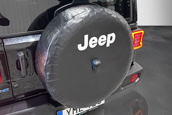 Jeep Wrangler 21 of 23