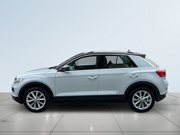 Volkswagen T-Roc 4 of 5