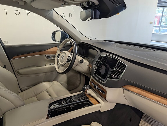 Volvo XC90 29 of 30