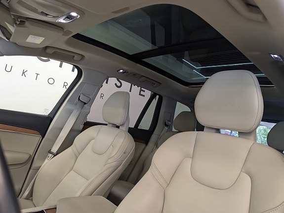 Volvo XC90 18 of 30