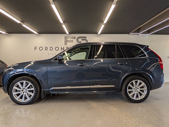 Volvo XC90 2 of 30