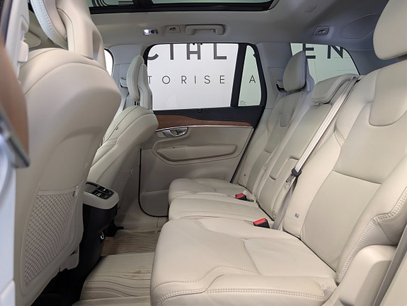 Volvo XC90 8 of 30