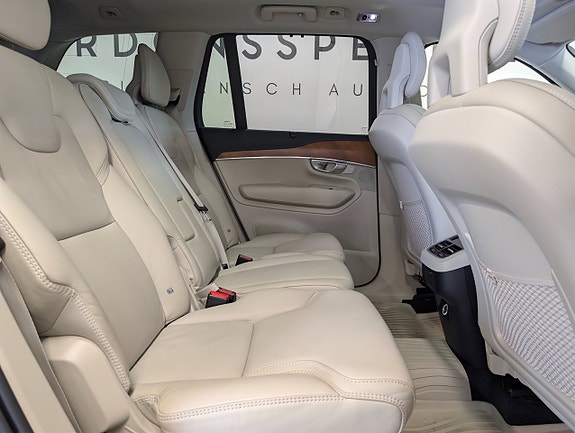 Volvo XC90 24 of 30