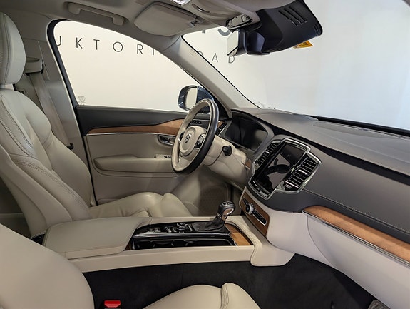 Volvo XC90 27 of 30