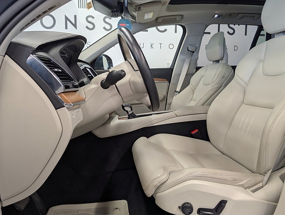 Volvo XC90 9 of 30