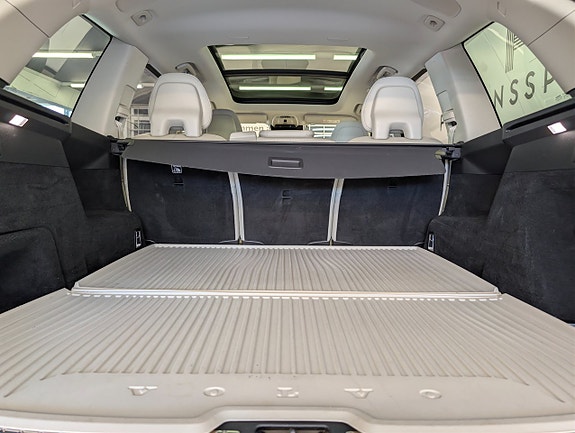 Volvo XC90 5 of 30