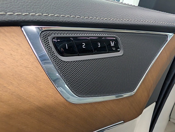 Volvo XC90 12 of 30