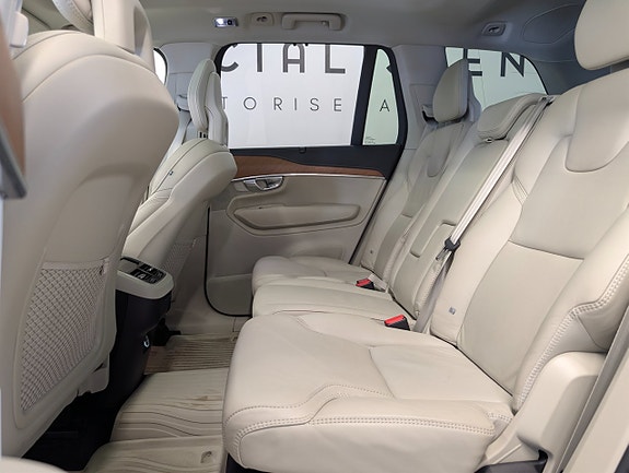 Volvo XC90 15 of 30