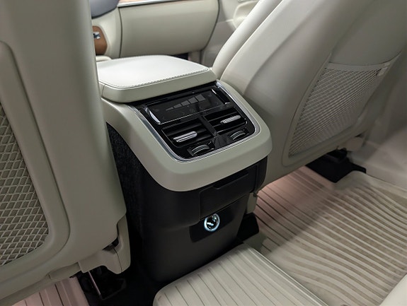 Volvo XC90 17 of 30