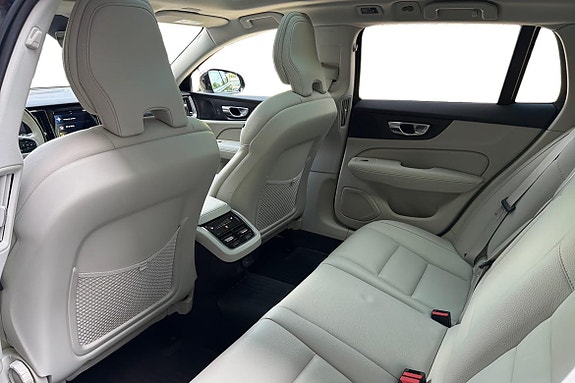 Volvo V60 Cross Country 13 of 21