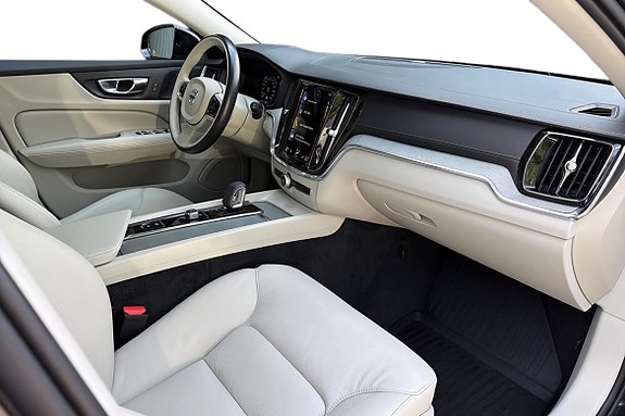 Volvo V60 Cross Country 7 of 21