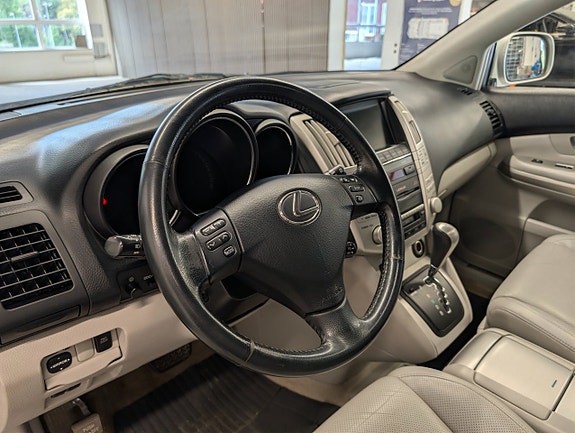 Lexus RX400h 17 of 30