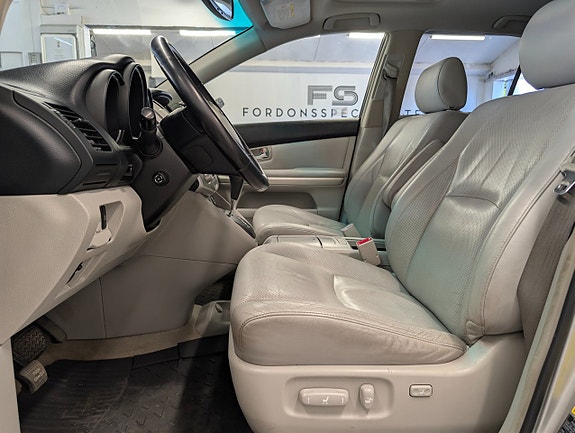 Lexus RX400h 13 of 30