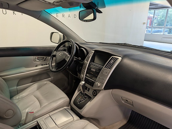 Lexus RX400h 8 of 30