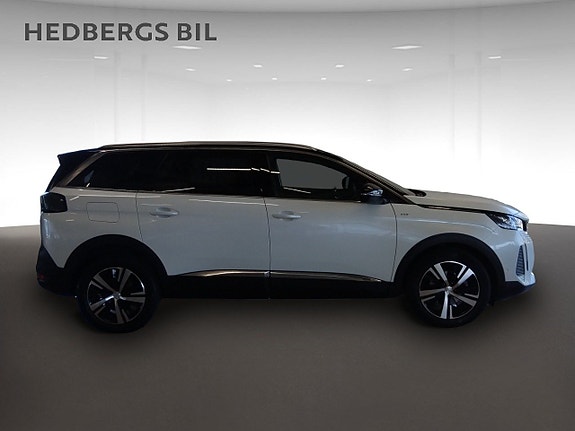Peugeot 5008 2 of 5