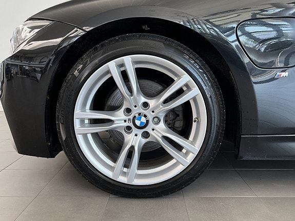 BMW 330e 4 of 5
