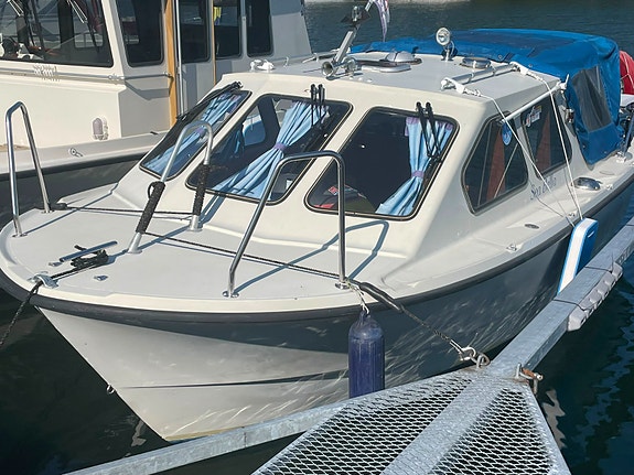 Klassisk kvalitetsbåt Bella 700 med bränslesnål motor 2 of 11