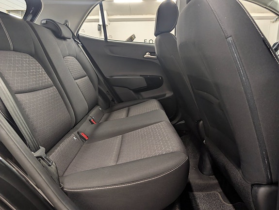 Kia Picanto 15 of 30