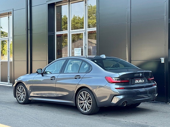 BMW 330i 5 of 5