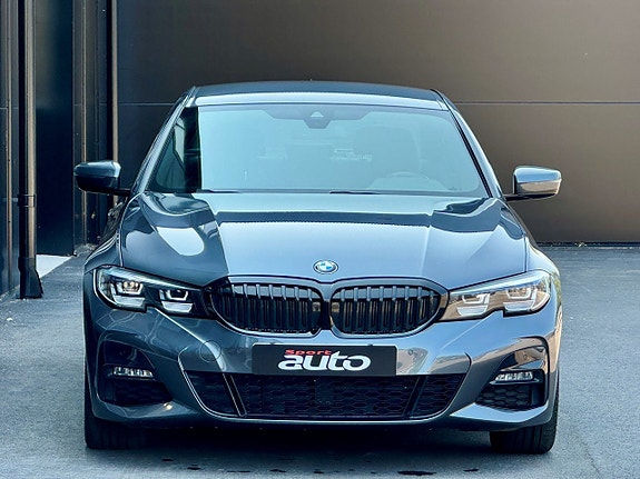 BMW 330i 4 of 5
