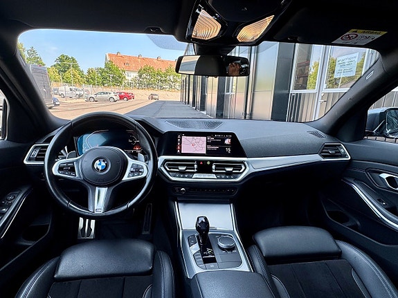 BMW 330i 13 of 18